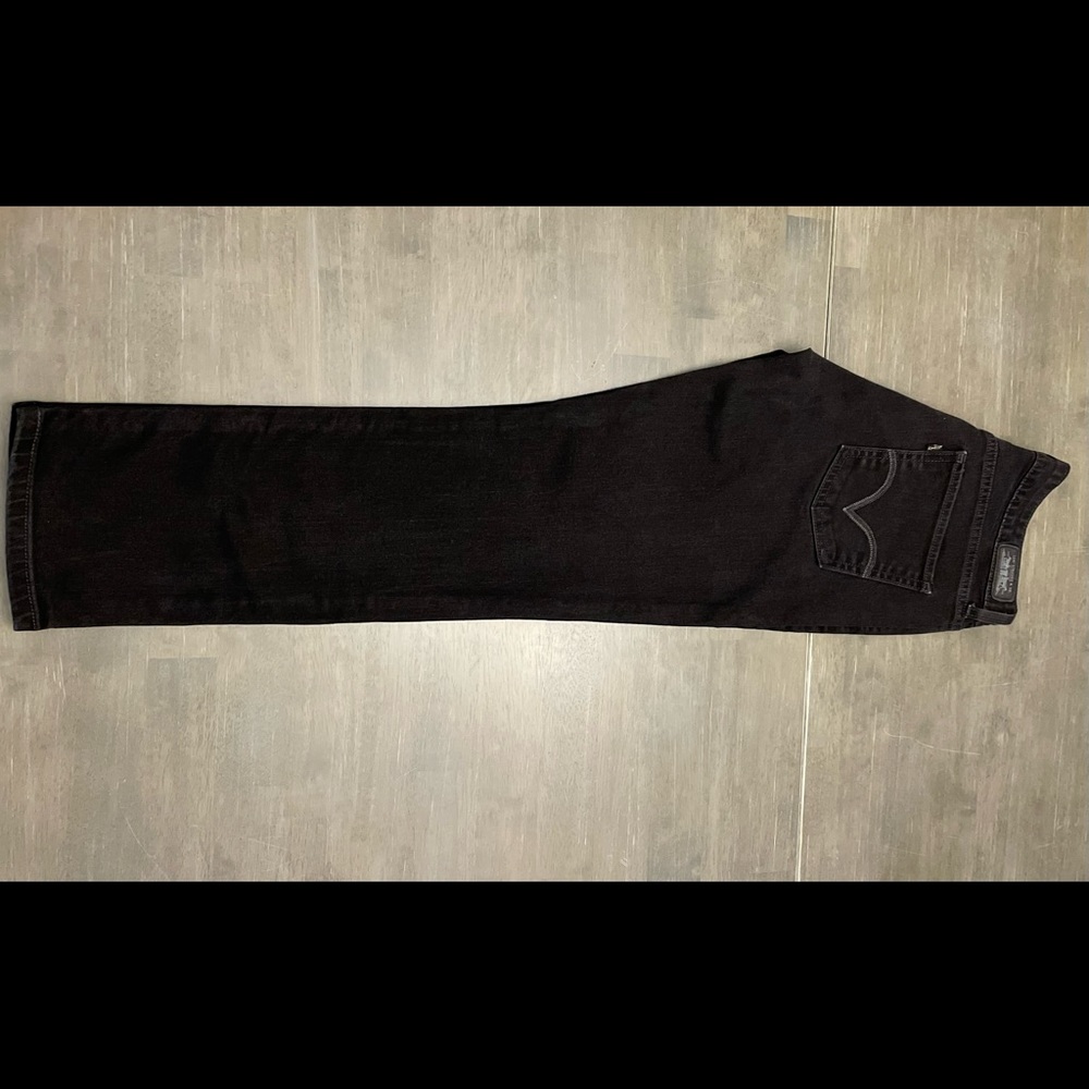 Women’s black denim Levi’s jeans